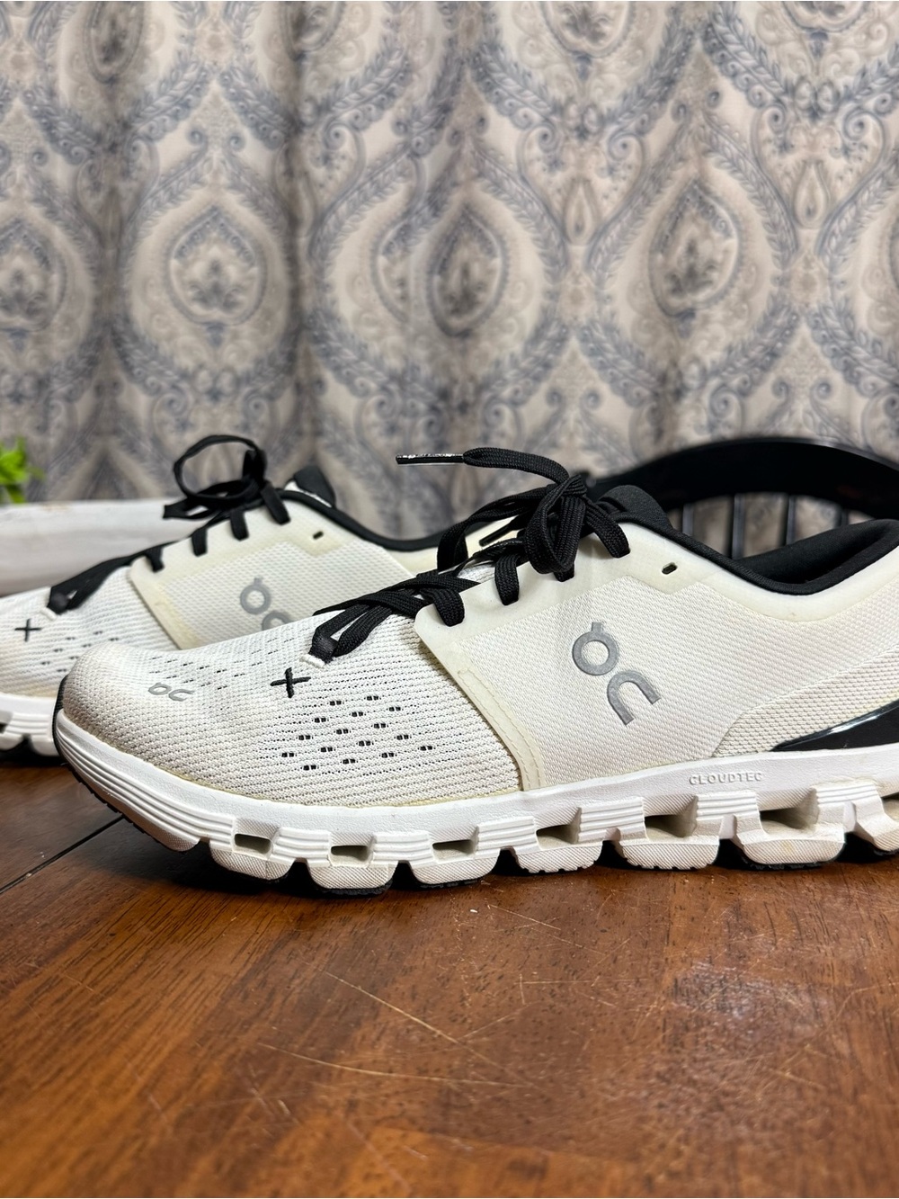 On Cloud X Women’s 8.5 White Black CloudTec Running Training Shoes